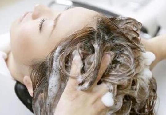 导致脱发的5种洗头方式，你中招几条