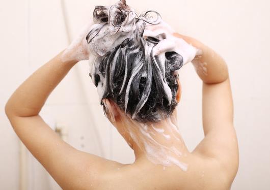 导致脱发的5种洗头方式，你中招几条