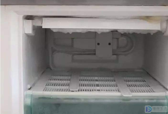 冰箱里面结冰了怎么处理好?(冰箱总是结冰怎么办?)
