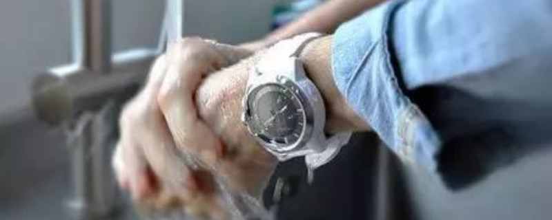 手表用水龙头冲洗可以吗 100米(手表可以用水直接洗吗)