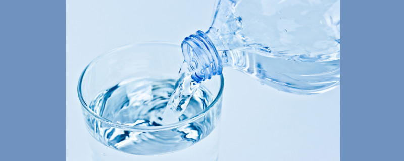 纯净水能代替蒸馏水吗 蓄电池(纯净水能代替蒸馏水吗?)