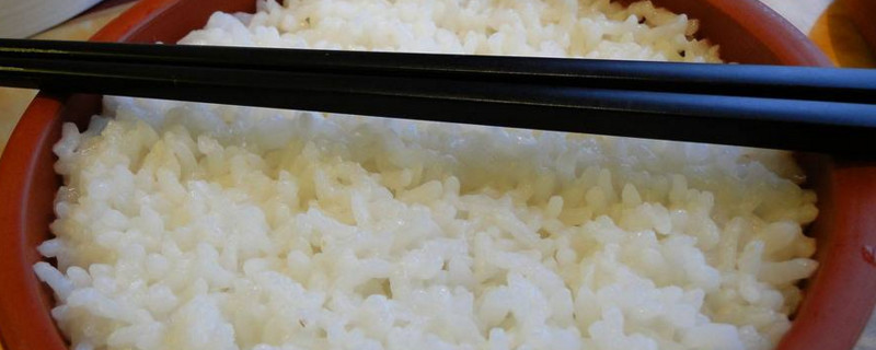 蒸米饭可以放小米吗?(蒸米饭可以放点小米吗)