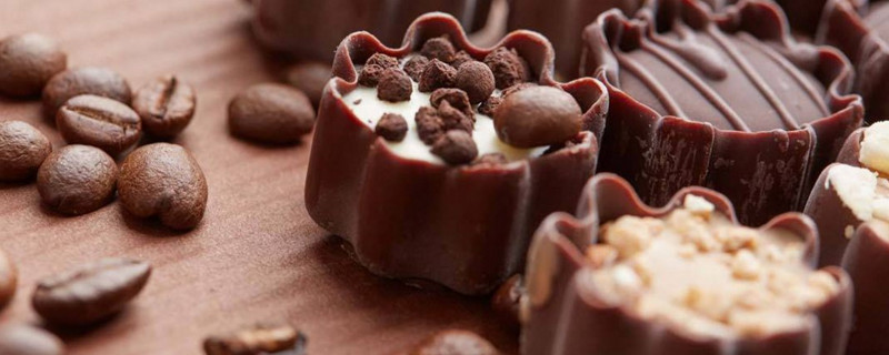 巧克力和什么一起吃会中毒死亡(巧克力和什么一起吃会中毒?)