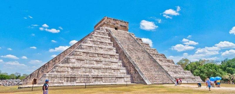 月亮金字塔坐落在哪里?,月亮金字塔坐落在哪里? 墨西哥 埃及
