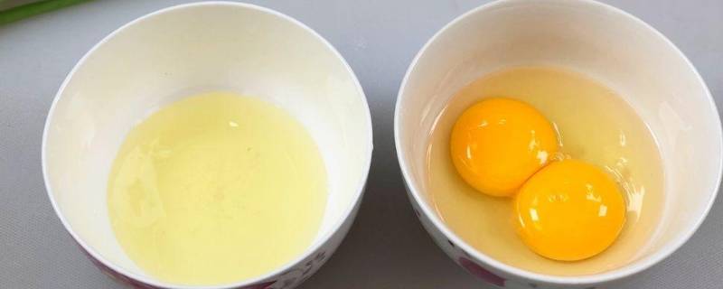 鸡蛋黄是橘红色是怎么回事(蛋黄橘红色正常吗)