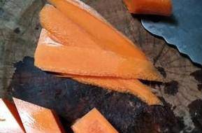 怎么切菱形的胡萝卜片(如何把胡萝卜切成菱形的薄片?)