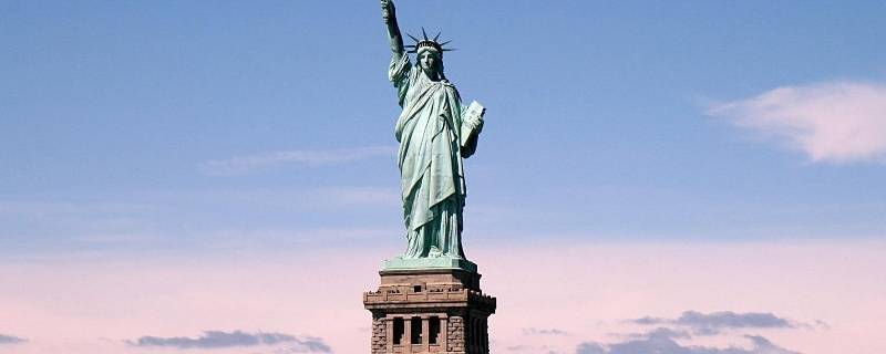 美国自由女神像位于哪里?(美国自由女神像位于哪里地图)