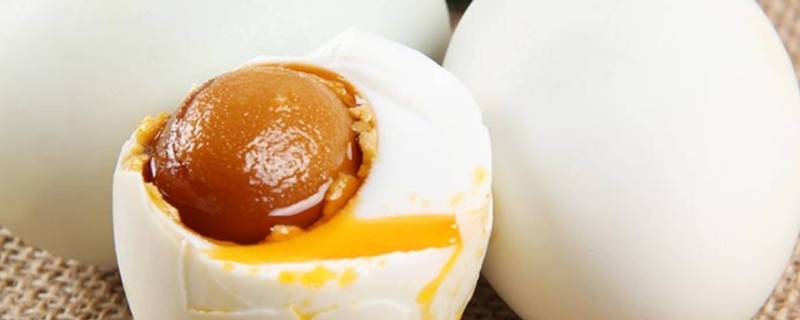一个白水鸡蛋的卡路里是多少,1个鸭蛋多少卡路里