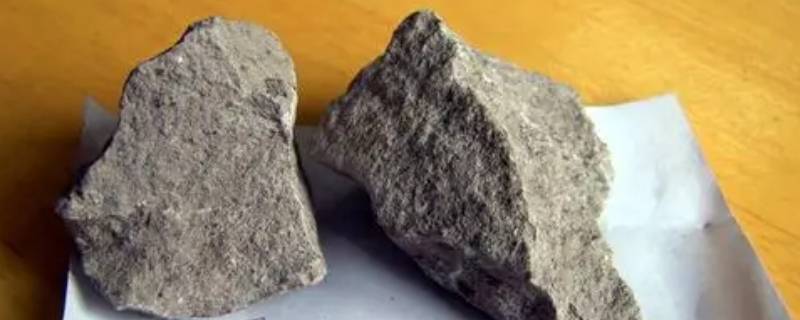 火山凝灰岩属于什么岩(凝灰岩属于什么岩石)