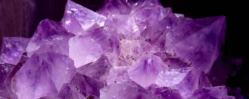 紫色石头是什么石(紫色石头值钱吗)