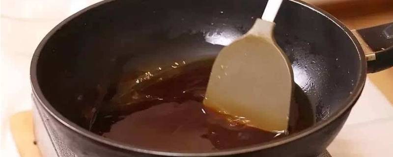 怎么用油和冰糖炒糖色(冰糖熬糖色放水还是油)