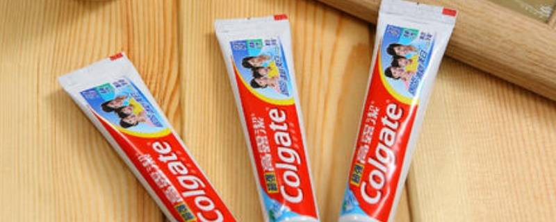 如何用牙膏卸掉指甲胶(牙膏可以卸指甲油是真的吗?)
