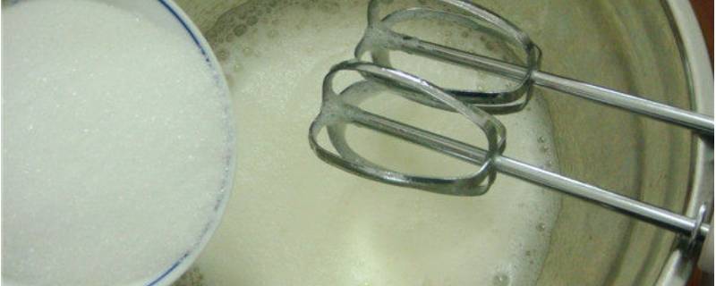 打蛋器打发蛋清需要多长时间湿性发泡(打蛋器打多长时间可以把蛋清打发)