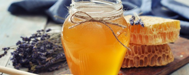 蜂巢蜜的存放方法(蜂巢蜜在常温下可以保存吗)