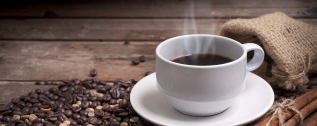 中度烘焙和深度烘焙的咖啡有什么区别 拿铁(深度烘焙咖啡和中度烘焙咖啡的区别)