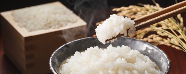 做米饭如何清洗大米是正确的(米饭怎么淘洗)