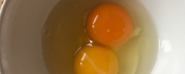 一个鸡蛋大概有多少克蛋清(一个鸡蛋清大概多少克)
