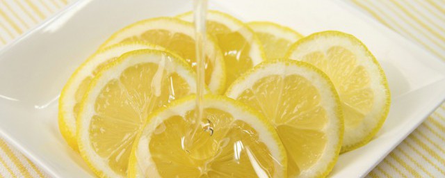 柠檬蜂蜜的功效与作用及食用方法(蜂蜜加柠檬的功效)