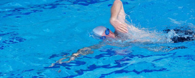 老年人学游泳的技巧,游泳的禁忌和注意事项