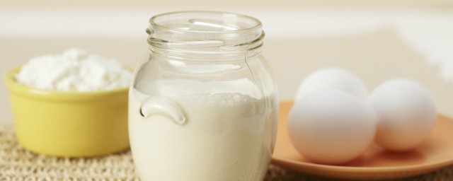 纯牛奶和奶粉有什么区别(调制乳和纯牛奶的区别哪个好)