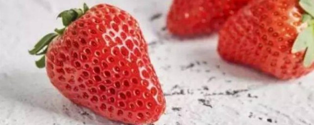 草莓是空心的是怎么回事(草莓为什么有空心?草莓空心怎么回事?)