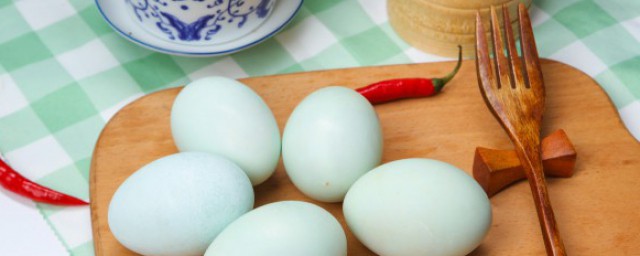 荷包蛋的制作方法(盐蛋制作简单方法)