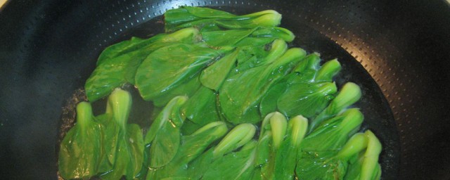 蔬菜焯水用冷水还是热水下锅(蔬菜焯水用冷水还是热水?)