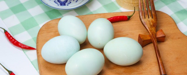 鸭蛋放在冰箱里保存可以吗(鸭蛋放在冰箱可以放多久)