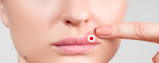 嘴唇经常发干是什么原因,总是感觉到口干是什么原因