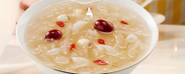 银耳莲子红枣汤的功效与作用做法,银耳莲子红枣汤的做法和功效窍门