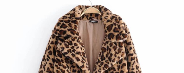 豹纹外套如何搭配,豹纹配什么外套好看吗
