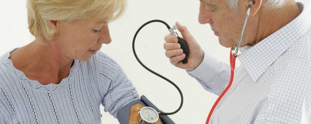 高血压的治疗与饮食该注意什么(高血压患者饮食应该注意什么)